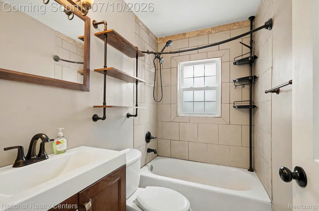 551 E Maplehurst Street Ferndale City MI 48220
