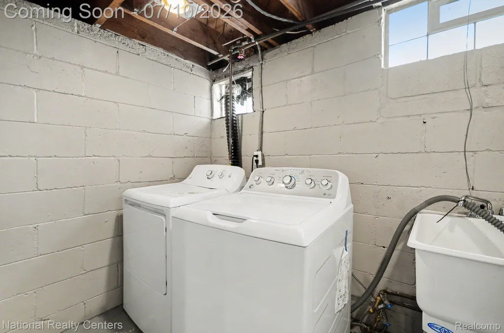 551 E Maplehurst Street Ferndale City MI 48220