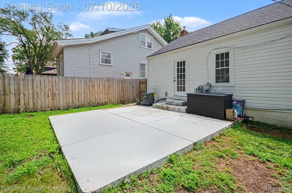 551 E Maplehurst Street Ferndale City MI 48220