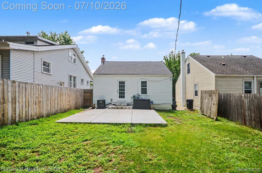 551 E Maplehurst Street Ferndale City MI 48220