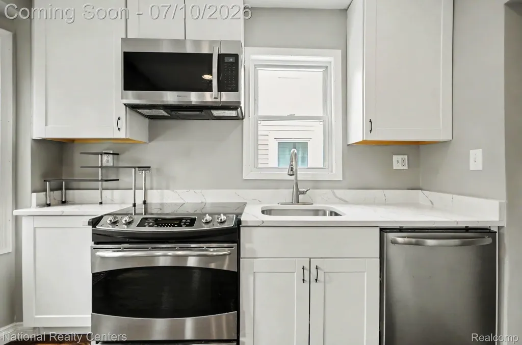 551 E Maplehurst Street Ferndale City MI 48220
