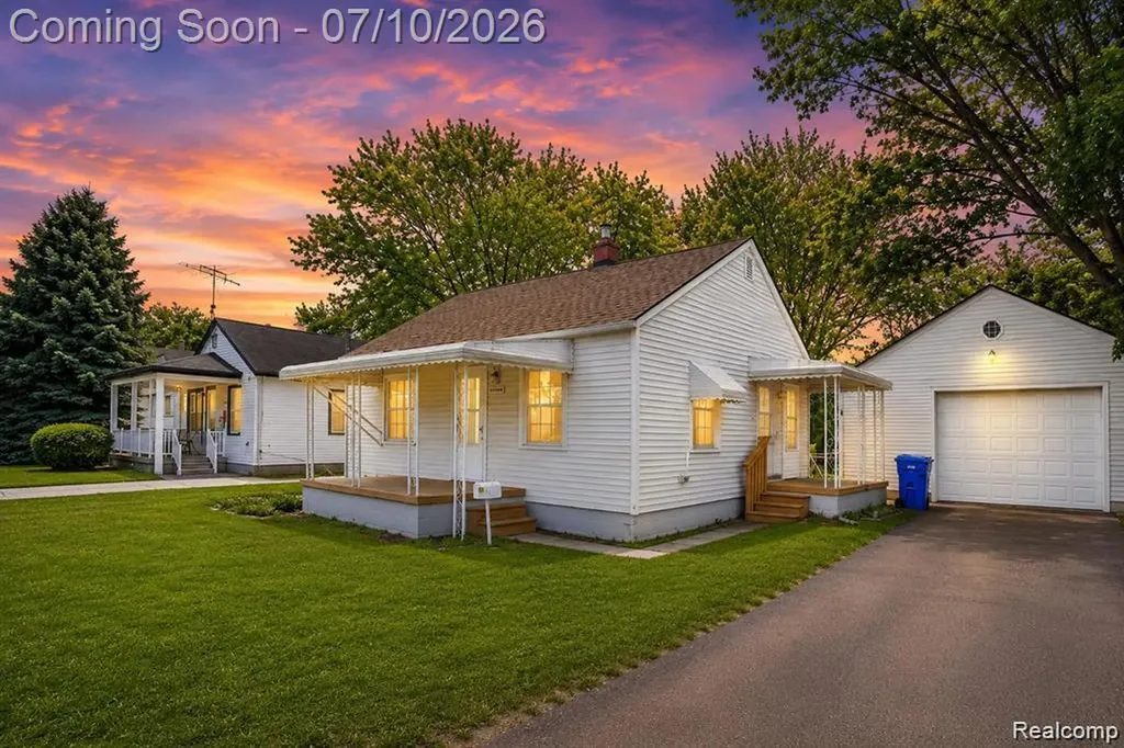 24895 Marigold Avenue Warren City MI 48089