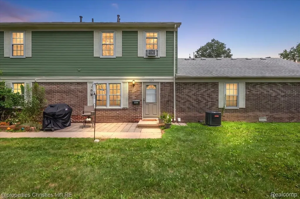 1663 Wingate Boulevard York Charter Township MI 48198