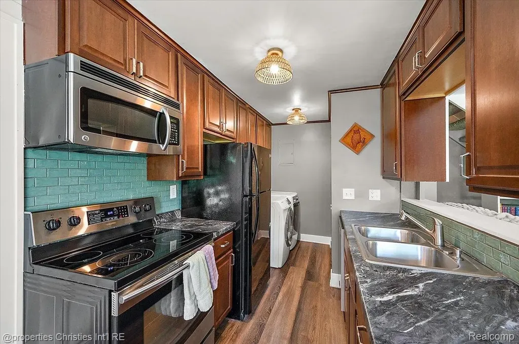 1663 Wingate Boulevard York Charter Township MI 48198