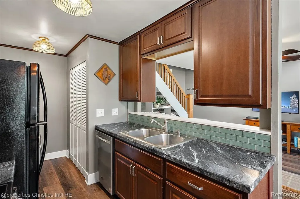 1663 Wingate Boulevard York Charter Township MI 48198
