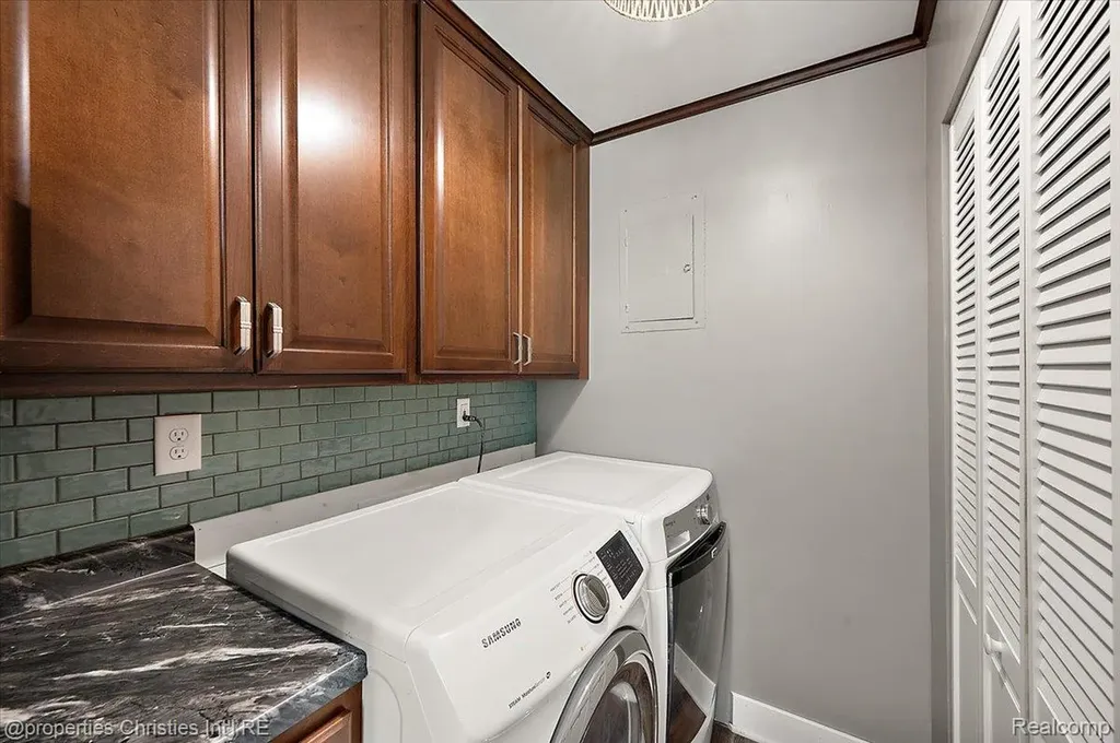 1663 Wingate Boulevard York Charter Township MI 48198