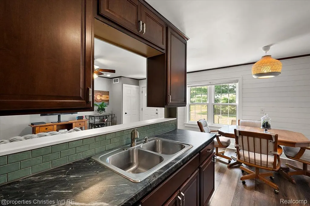 1663 Wingate Boulevard York Charter Township MI 48198