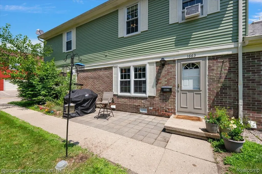 1663 Wingate Boulevard York Charter Township MI 48198