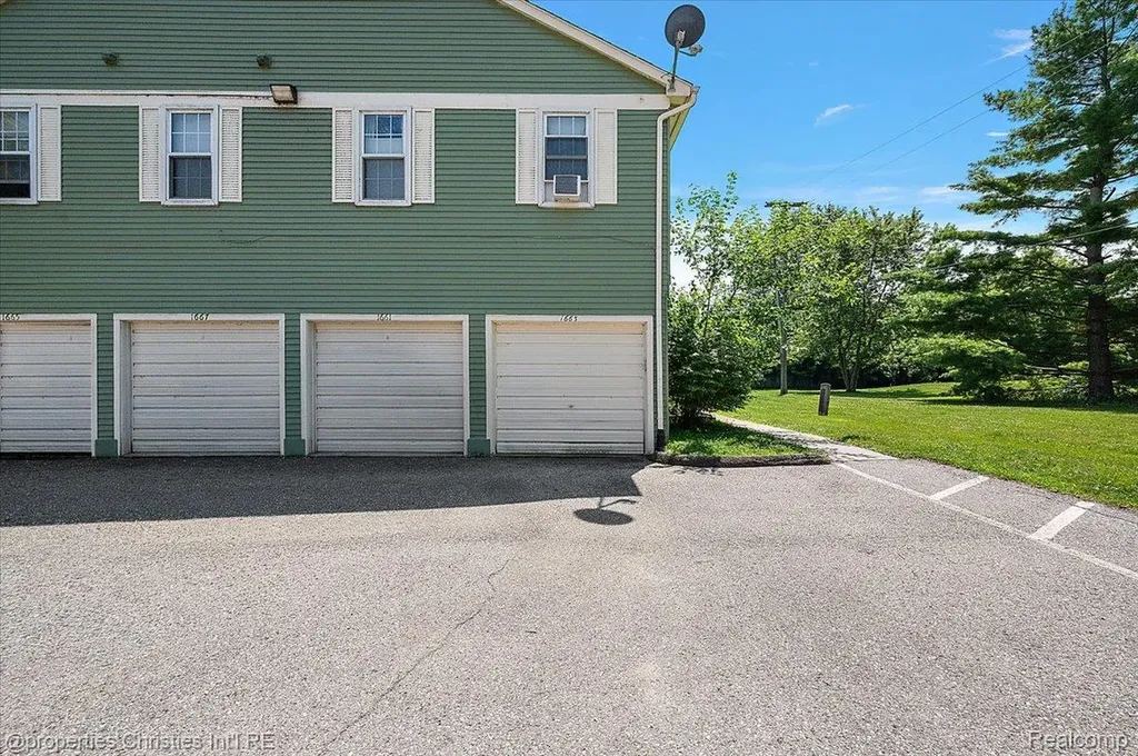 1663 Wingate Boulevard York Charter Township MI 48198