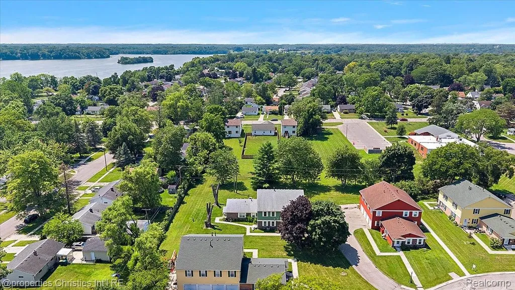 1663 Wingate Boulevard York Charter Township MI 48198