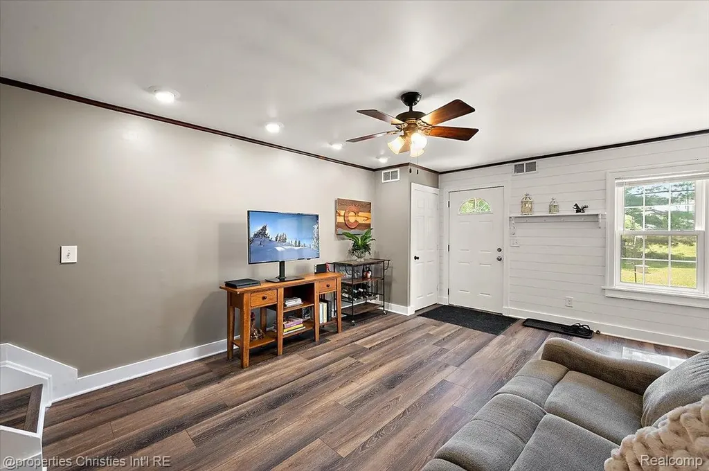 1663 Wingate Boulevard York Charter Township MI 48198