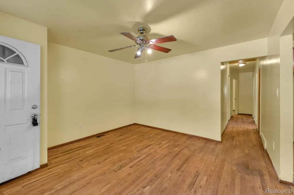 5320 Bedford Street Dearborn Heights City MI 48125
