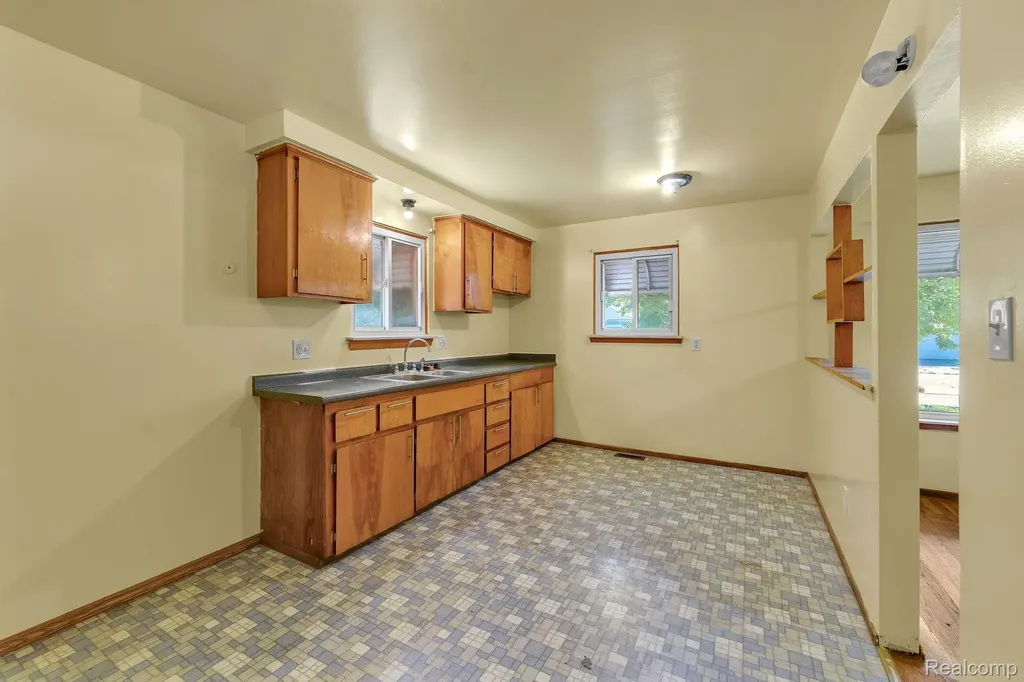 5320 Bedford Street Dearborn Heights City MI 48125