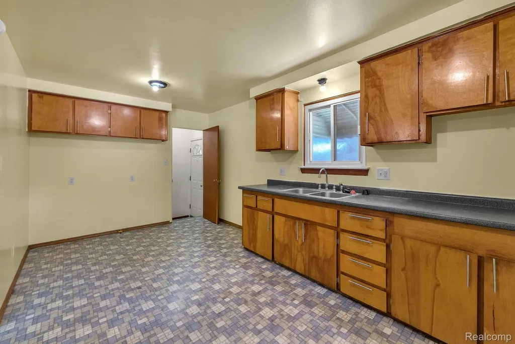 5320 Bedford Street Dearborn Heights City MI 48125