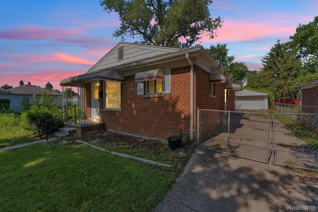 5320 Bedford Street Dearborn Heights City MI 48125