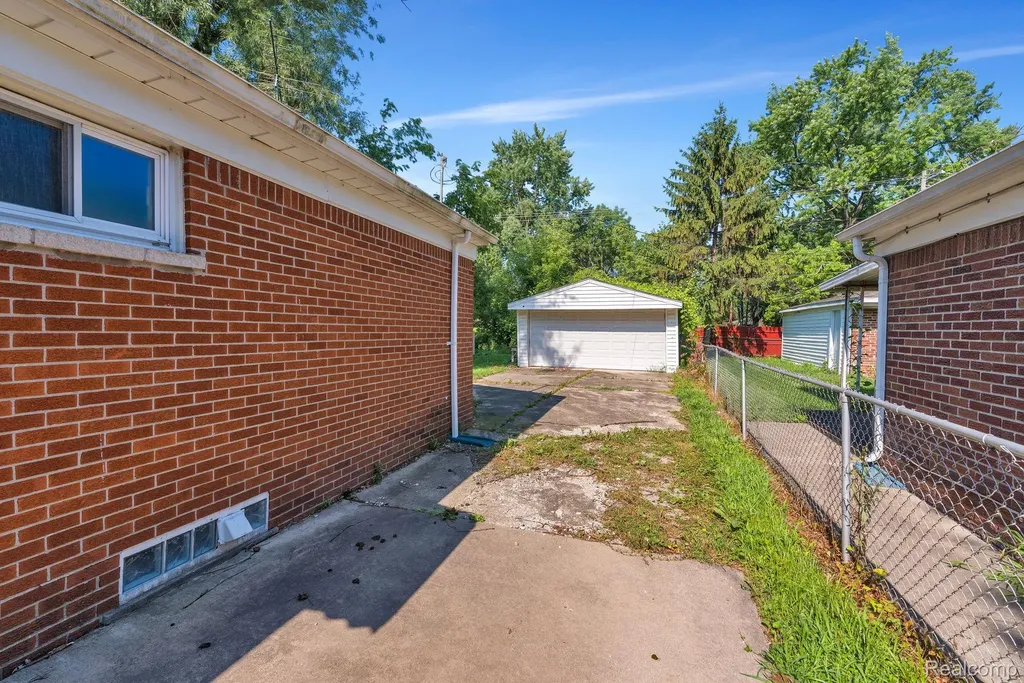 5320 Bedford Street Dearborn Heights City MI 48125