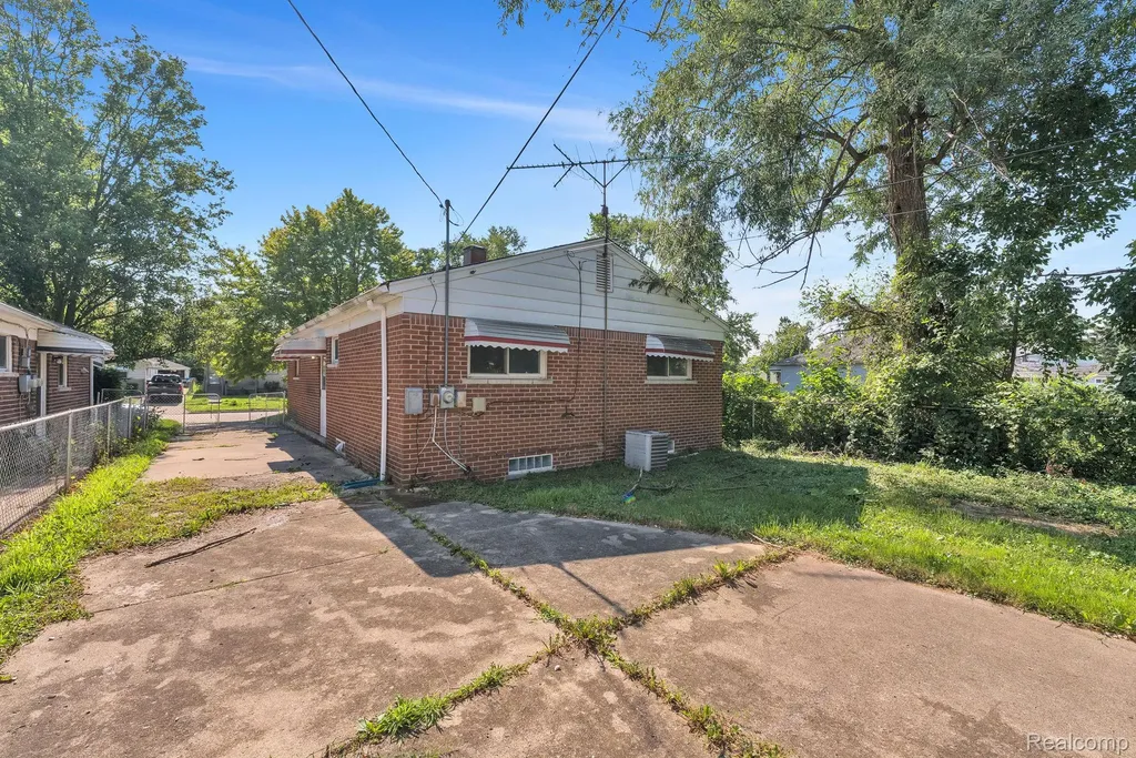 5320 Bedford Street Dearborn Heights City MI 48125