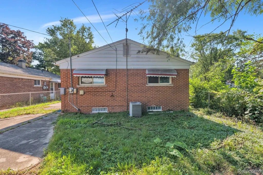 5320 Bedford Street Dearborn Heights City MI 48125