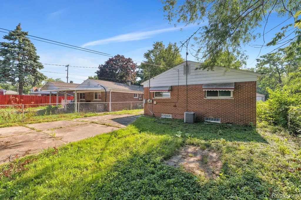 5320 Bedford Street Dearborn Heights City MI 48125