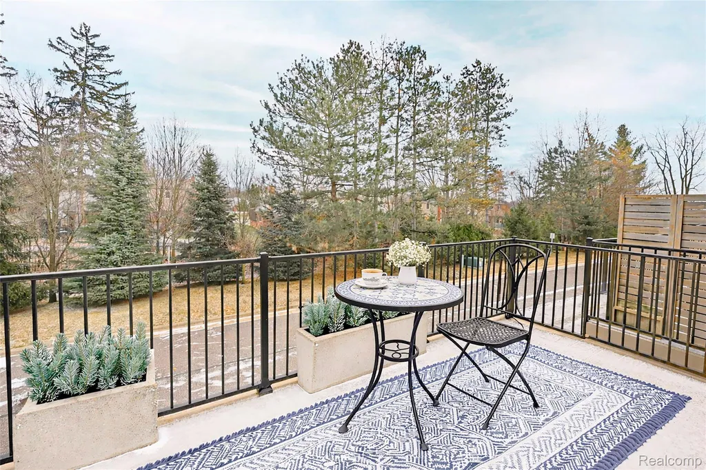 2817 Hartwick Drive Rochester Hills City MI 48307