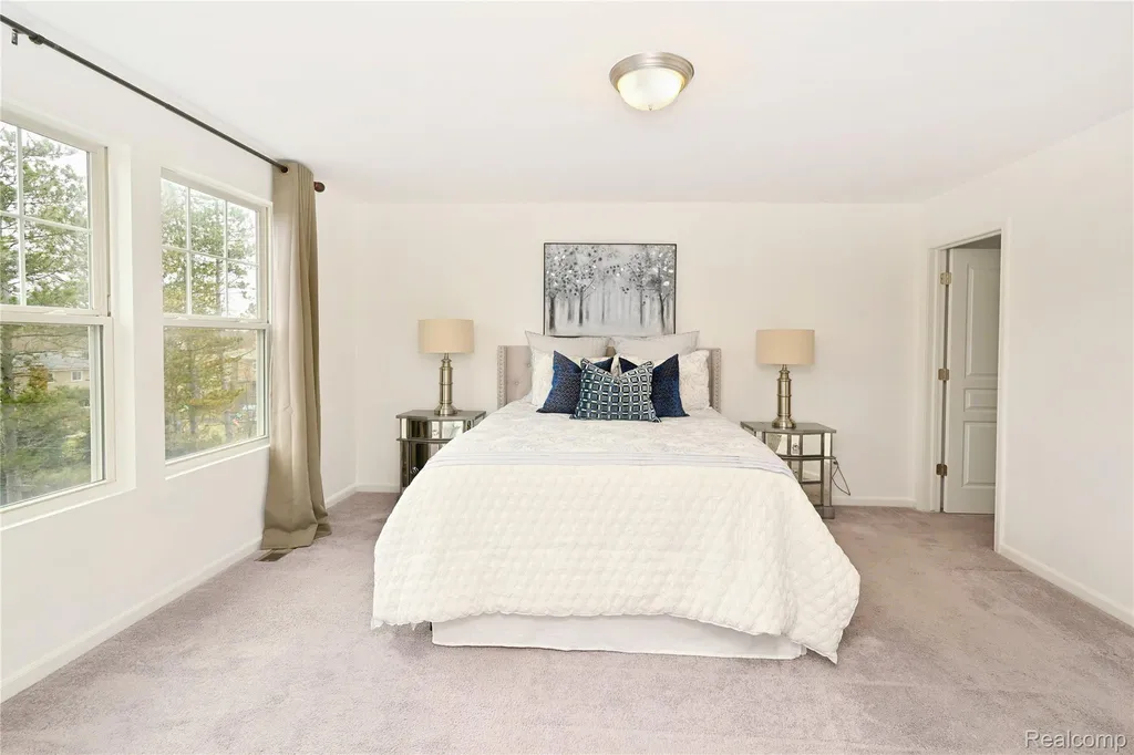 2817 Hartwick Drive Rochester Hills City MI 48307