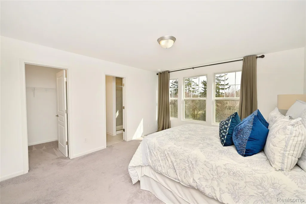 2817 Hartwick Drive Rochester Hills City MI 48307