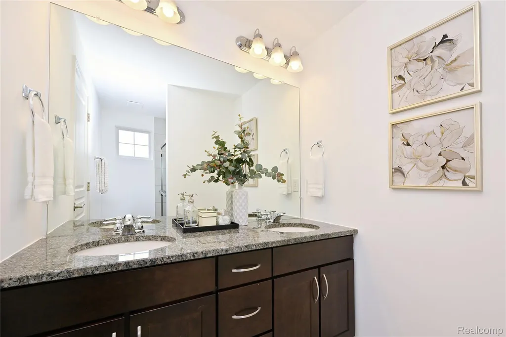 2817 Hartwick Drive Rochester Hills City MI 48307