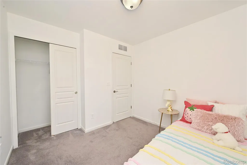 2817 Hartwick Drive Rochester Hills City MI 48307