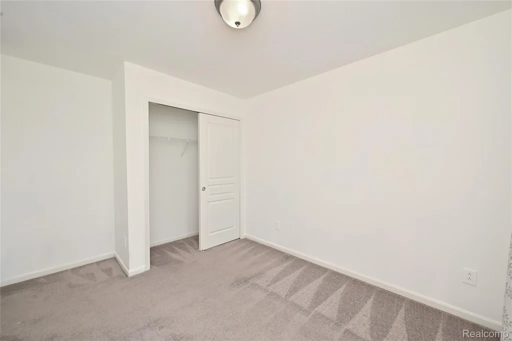 2817 Hartwick Drive Rochester Hills City MI 48307