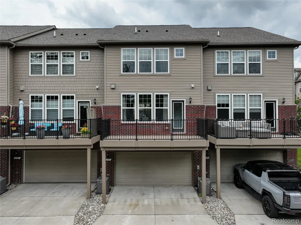 2817 Hartwick Drive Rochester Hills City MI 48307