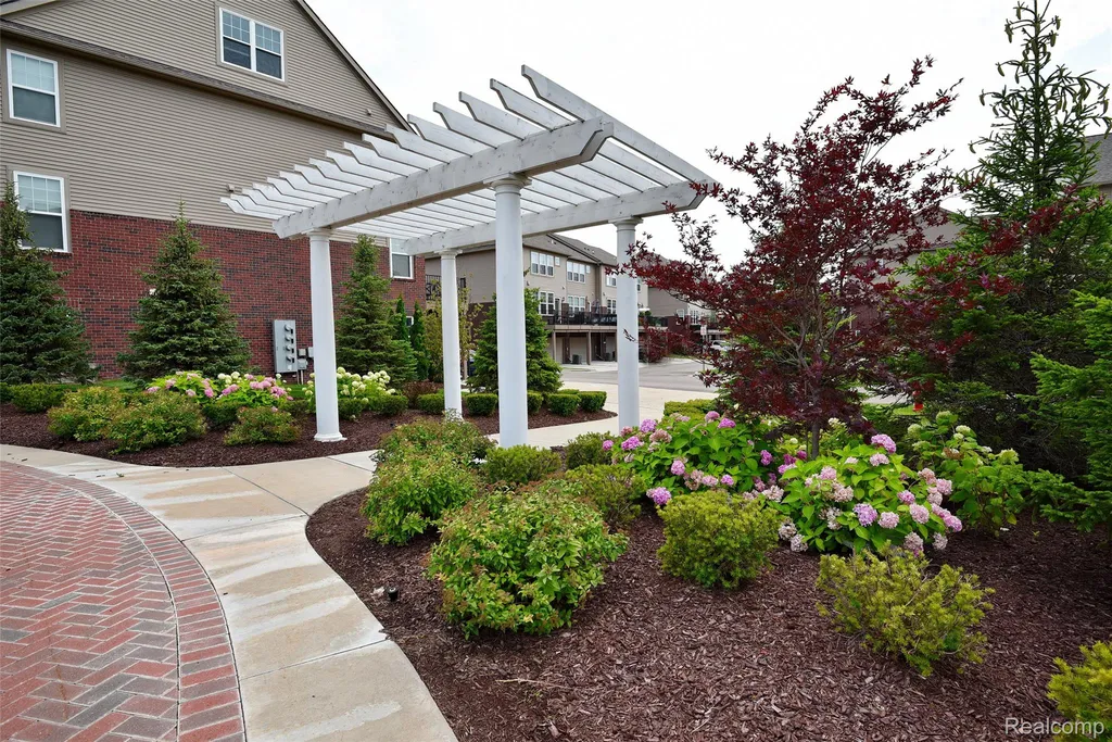 2817 Hartwick Drive Rochester Hills City MI 48307
