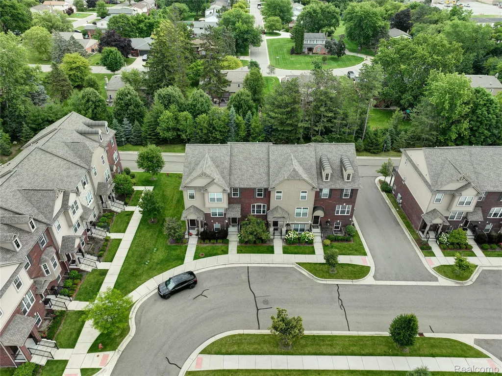 2817 Hartwick Drive Rochester Hills City MI 48307