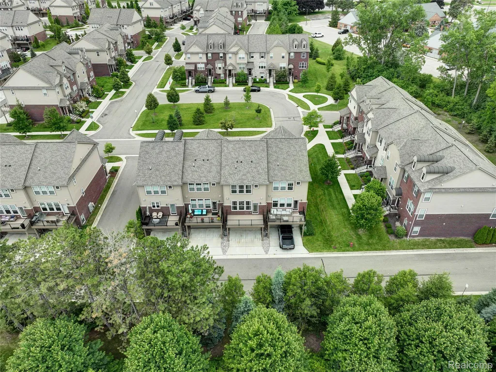 2817 Hartwick Drive Rochester Hills City MI 48307
