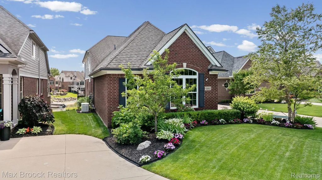 10812 Waterfall Court Green Oak Township MI 48178