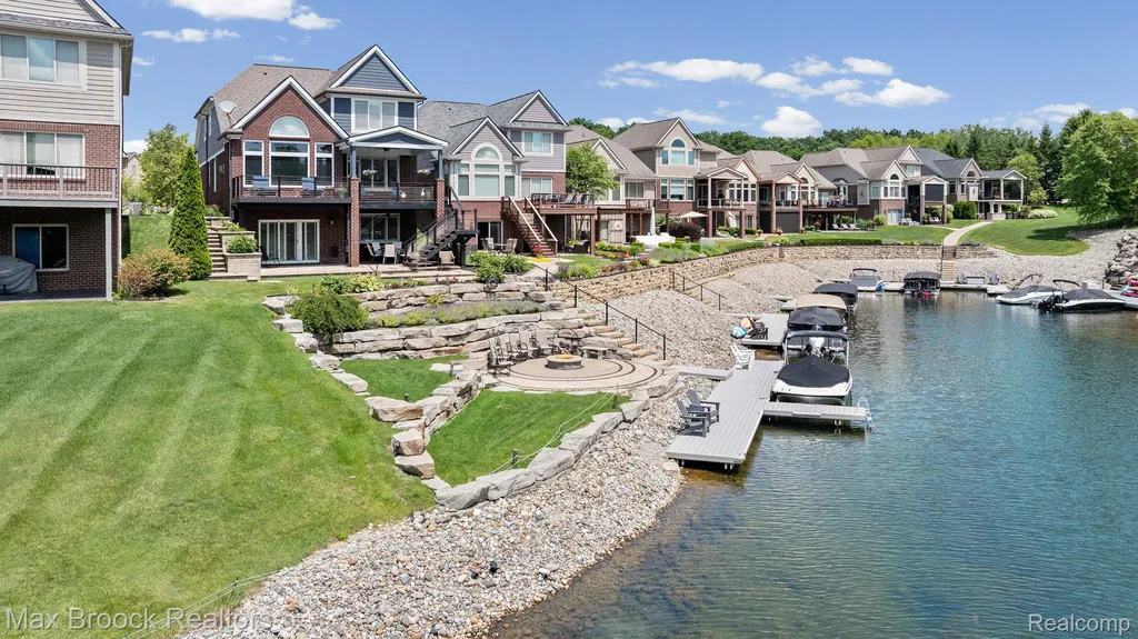 10812 Waterfall Court Green Oak Township MI 48178