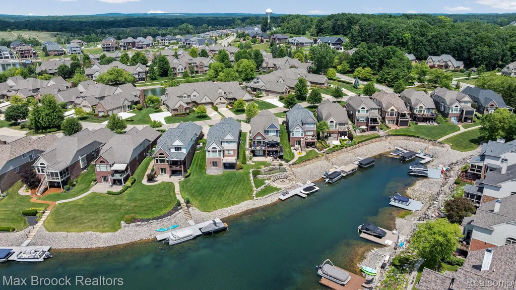 10812 Waterfall Court Green Oak Township MI 48178