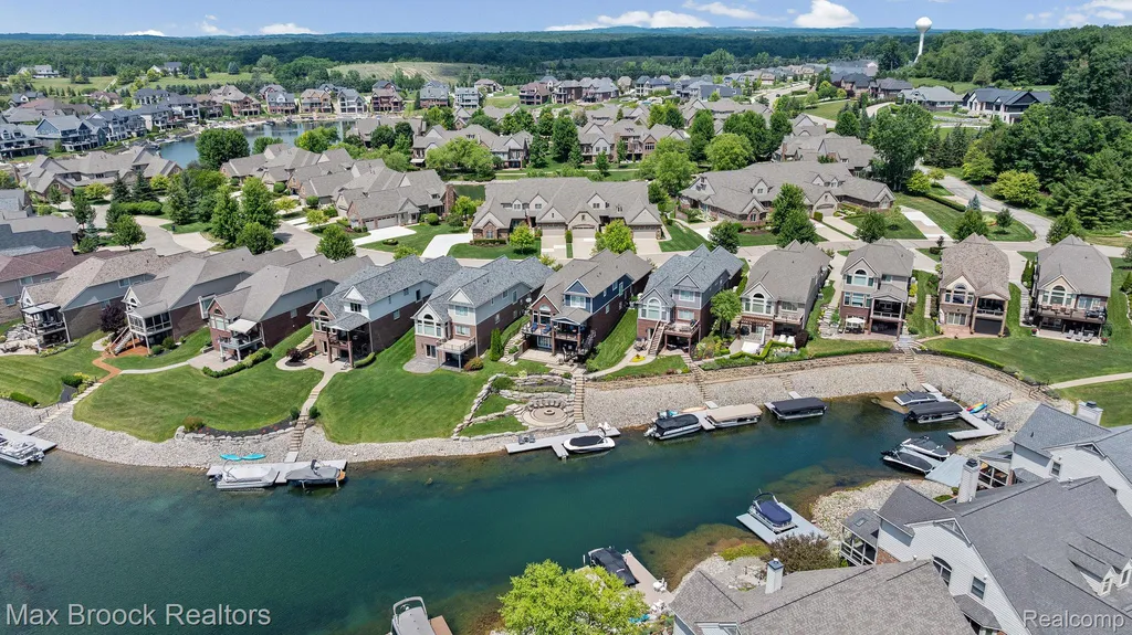 10812 Waterfall Court Green Oak Township MI 48178