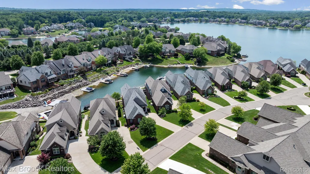 10812 Waterfall Court Green Oak Township MI 48178