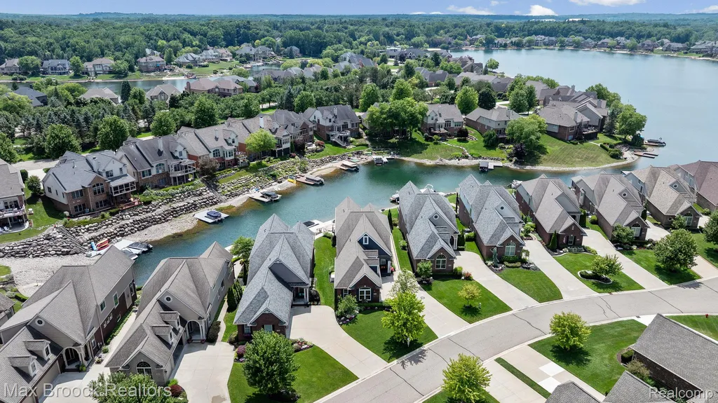 10812 Waterfall Court Green Oak Township MI 48178