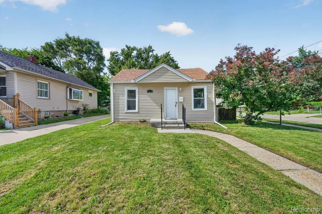 304 W Kalama Avenue Madison Heights City MI 48071