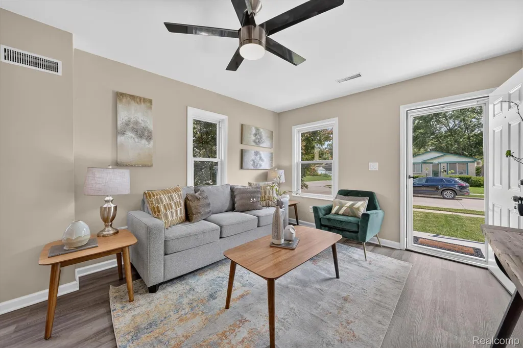 304 W Kalama Avenue Madison Heights City MI 48071