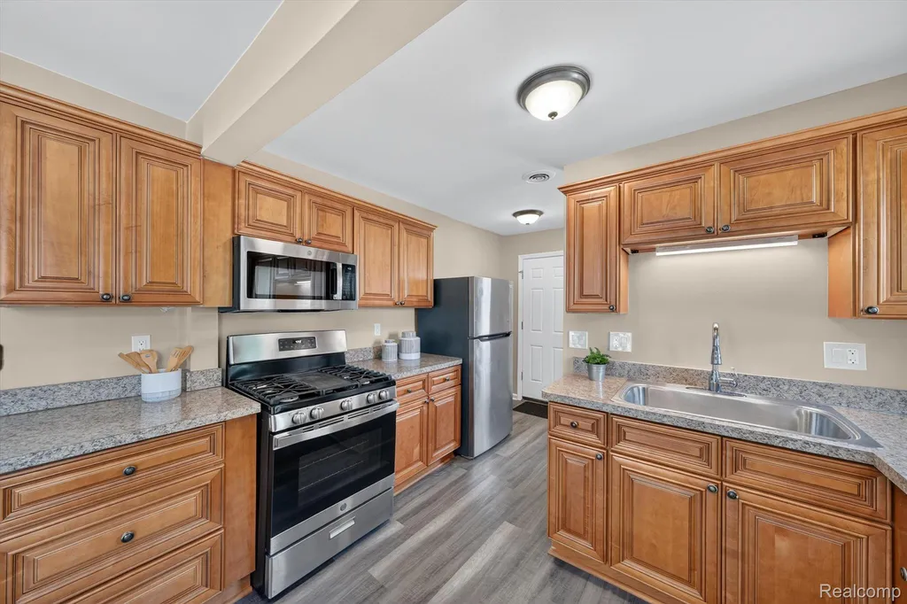 304 W Kalama Avenue Madison Heights City MI 48071