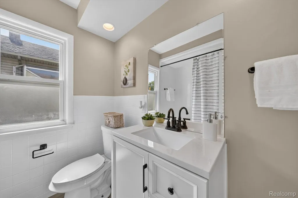 304 W Kalama Avenue Madison Heights City MI 48071