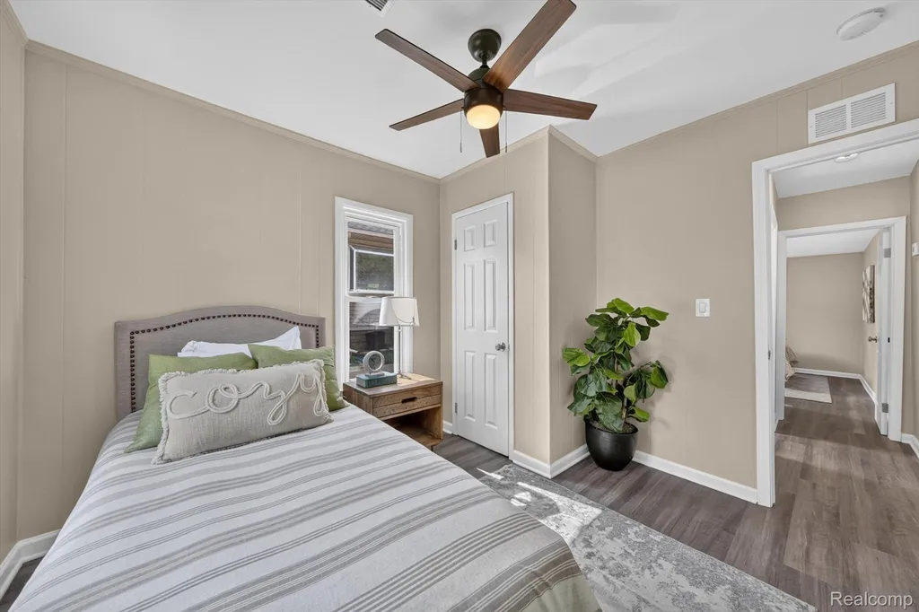 304 W Kalama Avenue Madison Heights City MI 48071