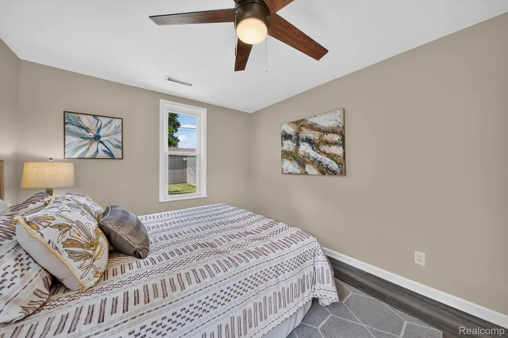 304 W Kalama Avenue Madison Heights City MI 48071