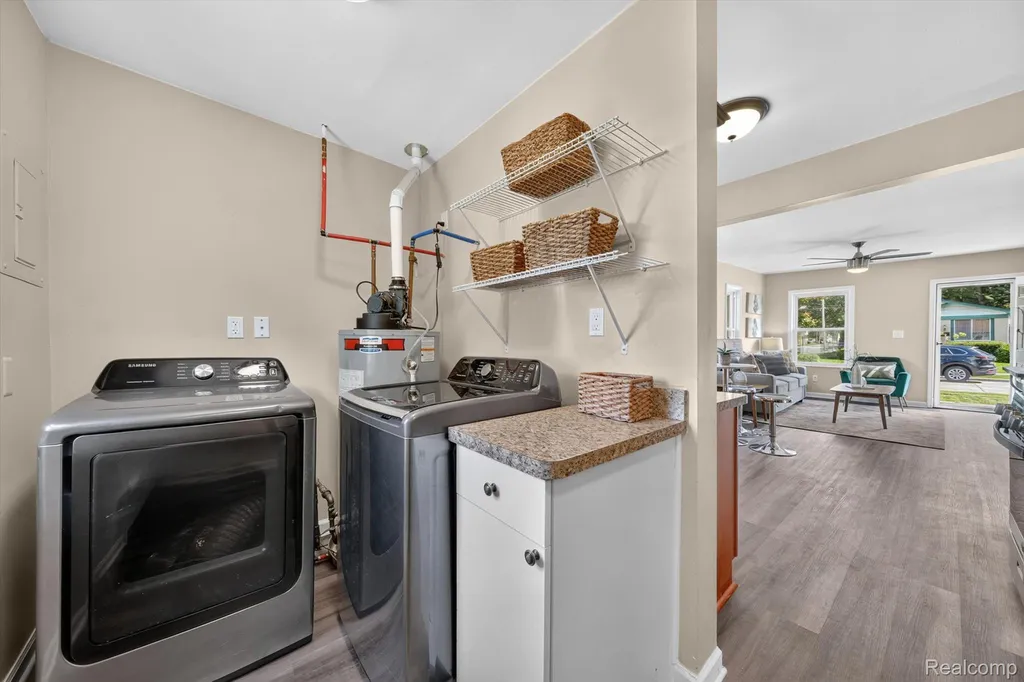 304 W Kalama Avenue Madison Heights City MI 48071