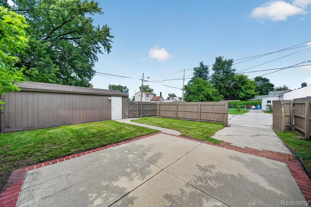 304 W Kalama Avenue Madison Heights City MI 48071