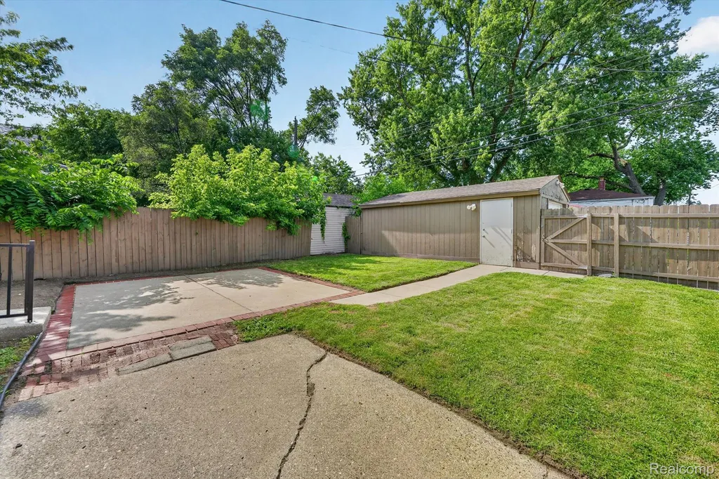 304 W Kalama Avenue Madison Heights City MI 48071