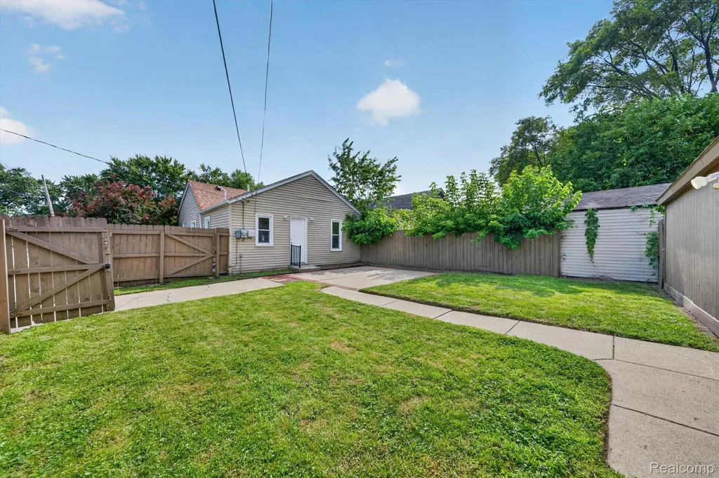 304 W Kalama Avenue Madison Heights City MI 48071