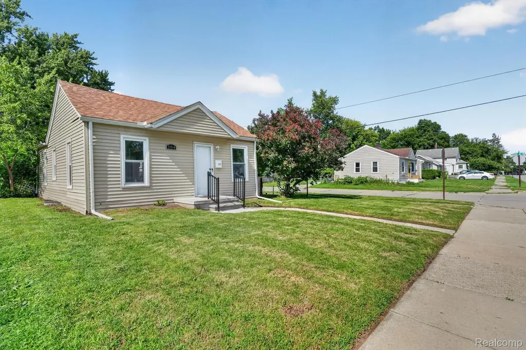 304 W Kalama Avenue Madison Heights City MI 48071
